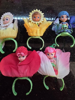 Barbie Thumbelina movie rings like new