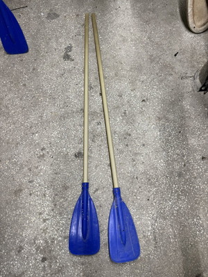 Pair of oars used, aluminum shaft