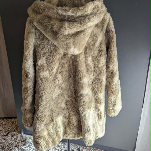 Attrattivo fur coat with hood like new, white and beige