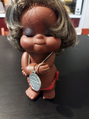 Lyra doll like new, 18cm tall, with company pendant mark