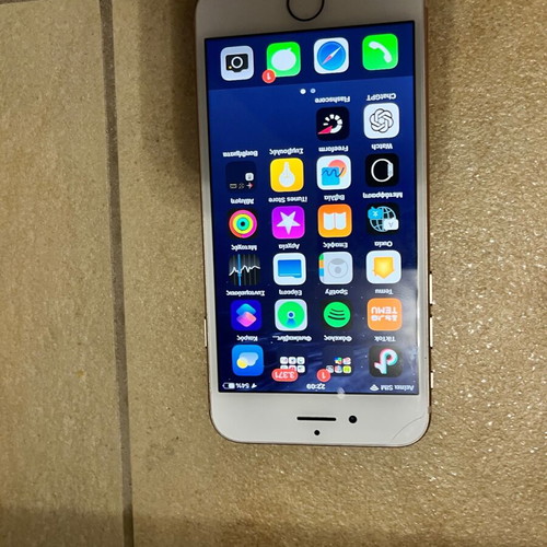 iPhone 8 64GB like new, beige, with 76% battery health