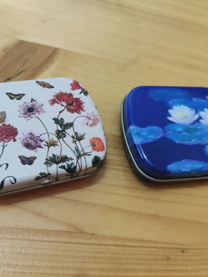 Small decorative boxes like new for medicine etc.