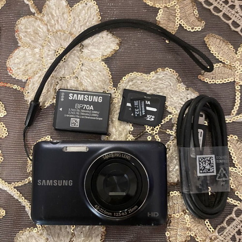 Samsung ES95 digital camera 16MP with 32GB memory