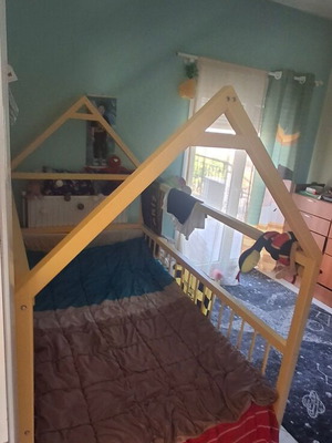 Παιδικό κρεβάτι Montessori μεταχειρισμένο με αποθηκευτικό χώρο και μηχανισμό 1,20μ x 2μ χωρίς στρώμα