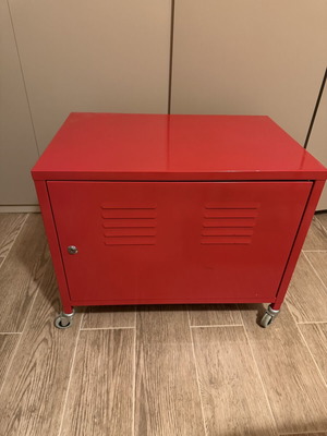 Μεταλλικό ντουλάπι IKEA κόκκινο μεταχειρισμένο με ροδάκια