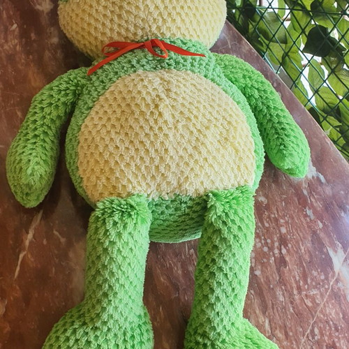 Frog plush toy like new