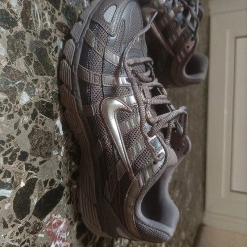 Nike P-6000 casual shoes size 42.5 like new black and silver