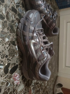 Nike P-6000 casual shoes size 42.5 like new black and silver
