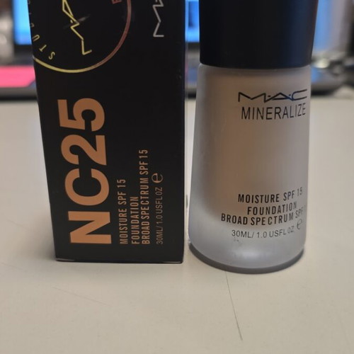 Mac foundation new with damaged packaging