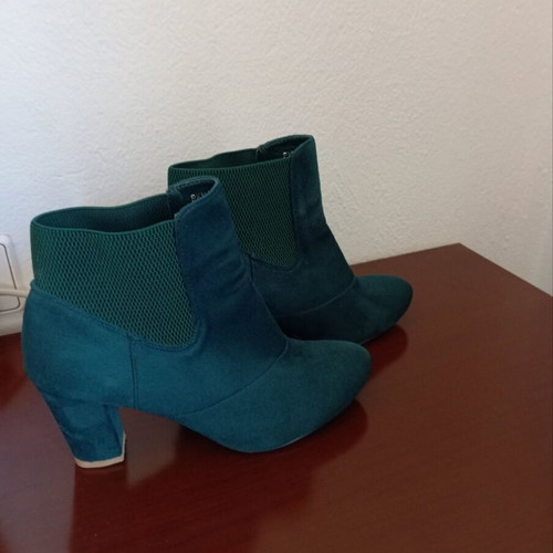 Green Cypress Suede Ankle Boots like new, size 40