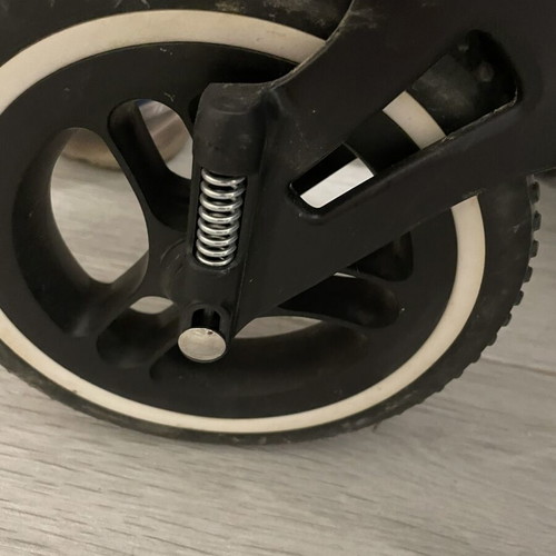 Graco Evo XT 2 in 1 stroller like new with free footmuff