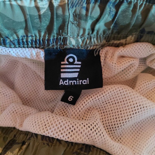 Admiral boys' swimwear set size 6 years like new, 3 swimsuits and poncho