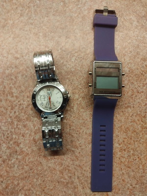 Wristwatches like new, set of 2, black and white