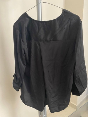 Black V-neck blouse Pink Woman size M like new