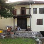ΠΩΛΕΙΤΑΙ Πέτρινη διόροφη κατοικία στην Κουμαριά Βέροιας, 140 τμ και υπόγειο 30 τμ