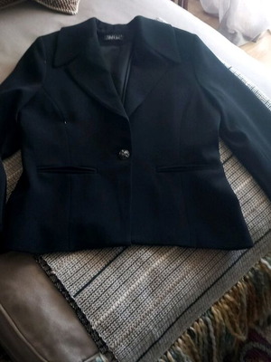 Black jacket large fitted with excellent quality and beautiful buttons