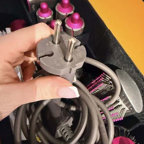 Dyson Airwrap Complete full set like new with case