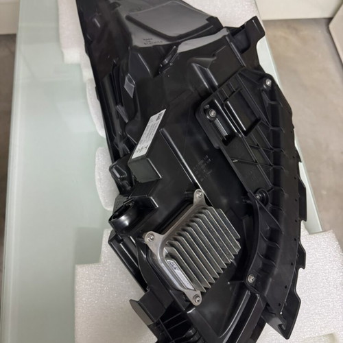 Tesla Model 3 Model Y front right headlight new Part Number 1514963-00-E
