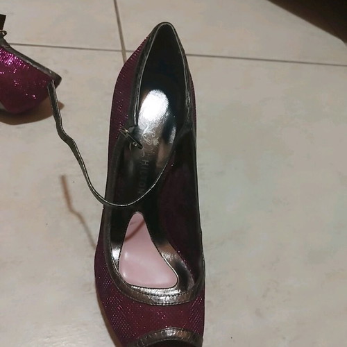 Peep Toe Paris Hilton Shoes like new, purple, size 36