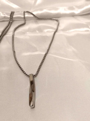 Unique stainless steel necklace with pendant bar new, silver
