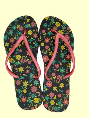 Σαγιονάρες Dupe καινούργιες μαύρες με floral σχέδιο