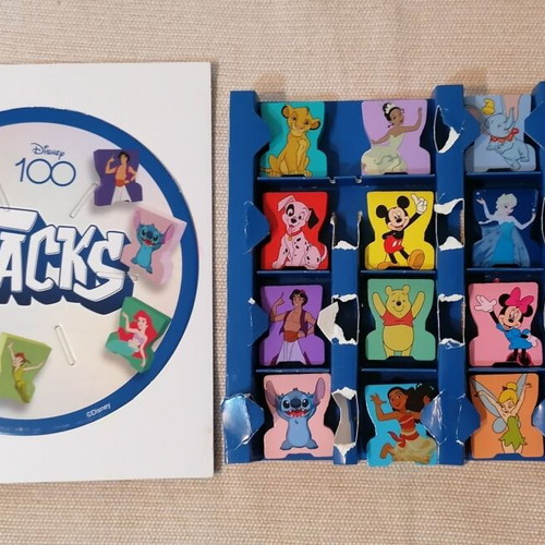 Stacks Disney board game like new, 16 wooden figures