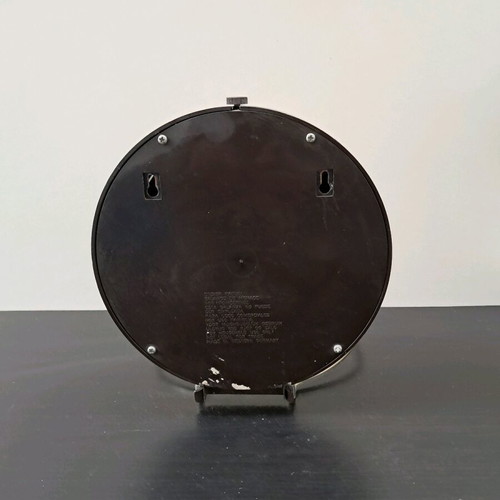Vintage grocery scale in excellent condition