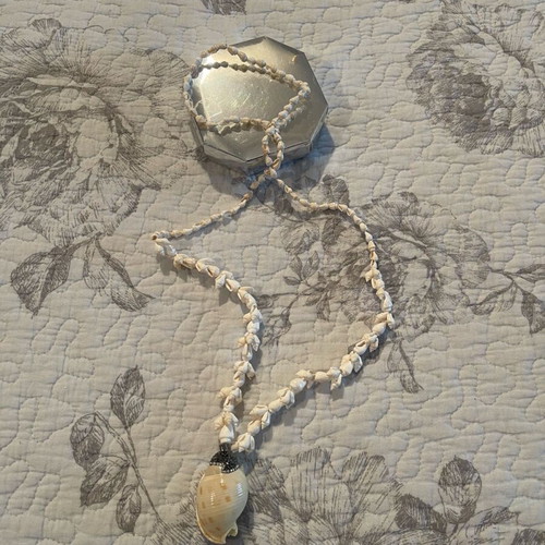 Shell long necklace new, white and beige