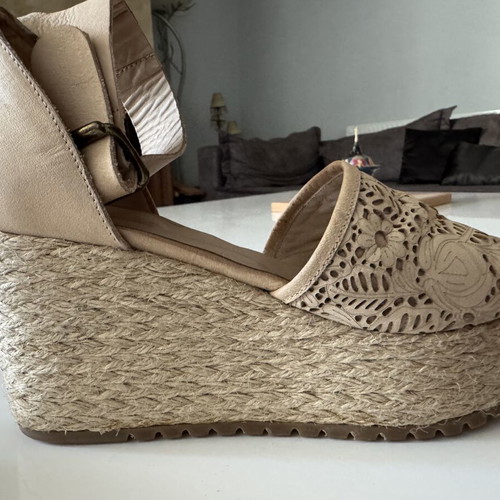 Beige platform sandals size 39 like new, heel height 8.5 cm