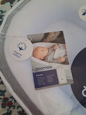 Βρεφική φωλιά καινούργια με ετικέτες
