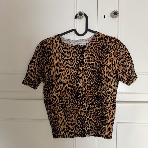Zara tiger print blouse size small like new