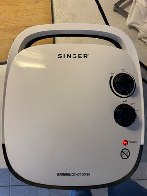 Singer Ceramic Floor Bathroom Heater 2000W like new