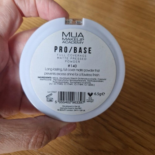 MUA pressed powder #140