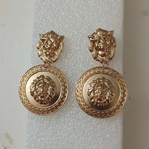 Pendant earrings with lion in gold color