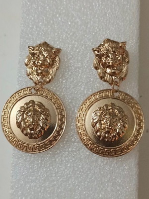 Pendant earrings with lion in gold color