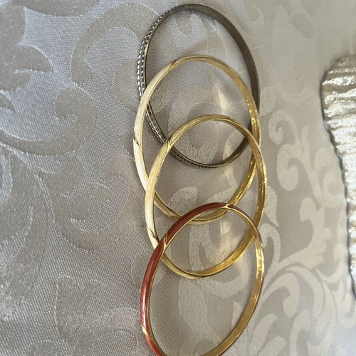 Bracelet set in beige and brown with gold details