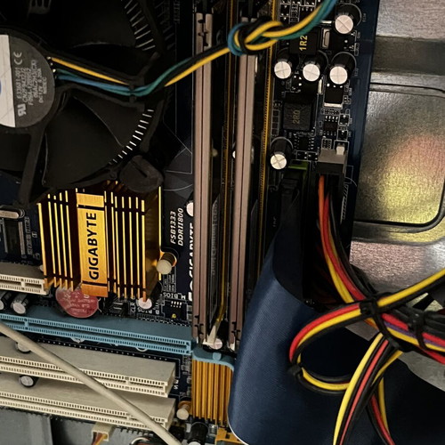 Intel Pentium desktop computer, 4GB RAM, no hard drive, genuine Windows license