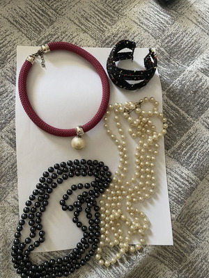 Jewelry set with pearls and colorful bracelet like new
