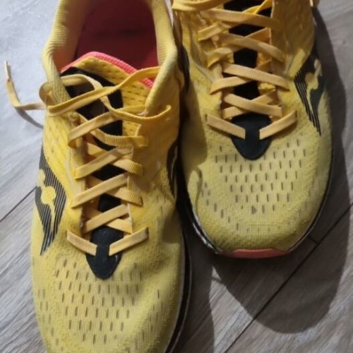 Saucony Endorphin Speed shoes used, size 43.5, yellow