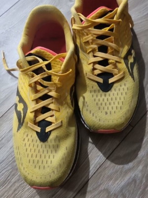 Saucony Endorphin Speed shoes used, size 43.5, yellow