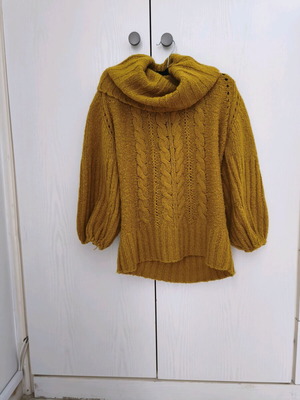 Knitted sweater with large collar like new, yellow, size M