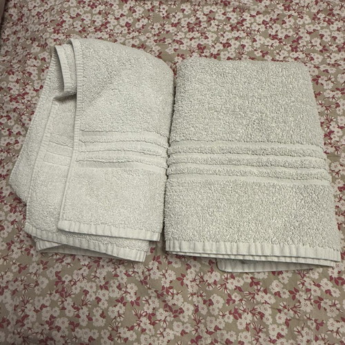 Pack of 2 white hand/face towels
