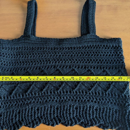 Benetton wool crop top black like new, size Medium