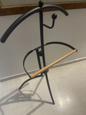 Clothes hanger minimal, like new