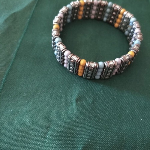 Metal bracelet like new with colored beads elastic