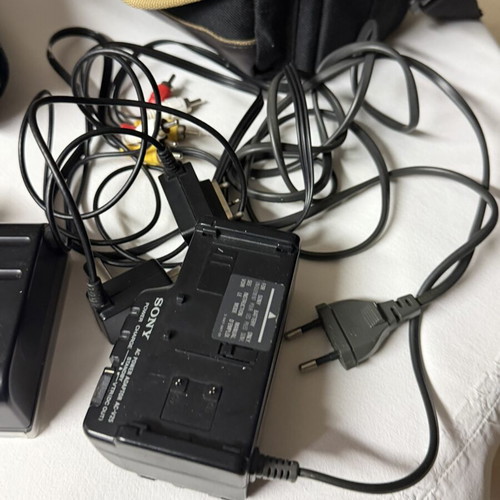 Vintage video camera Sony used with 2 batteries, door issue