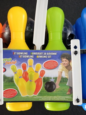 Bowling set for kids new, 10 pins and 2 balls
