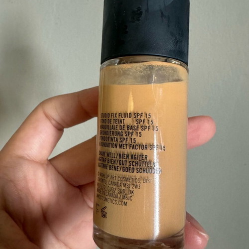 Mac Foundation Studiofix NC15 like new with SPF 15
