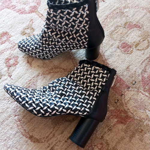Zara ankle boots used black and white knit with zipper size 37