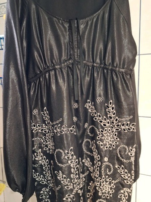 Dress used black shiny with gray details Access
